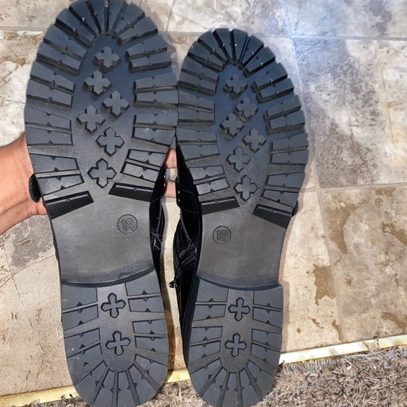 WOMENS SIZE 12; BLACK LEATHER BOOTS - Picture 5 of 6